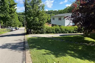 1677 Dunluce Dr, Pittsburgh, PA 15037 - Photo 5