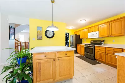 612 Village Green E Blvd, Adams Township, PA 16046 - Photo 11