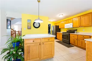 612 Village Green E Blvd, Adams Township, PA 16046 - Photo 11