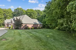 207 Maple Ct, Center Township, PA 15001 - Photo 13