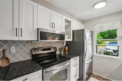 435 Brookside Ct, Seven Fields Boro, PA 16046 - Photo 9