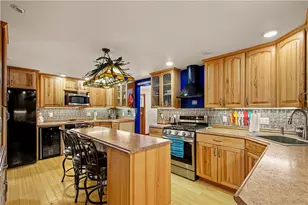 1031 Sanda Dr, Pittsburgh, PA 15227 - Photo 9
