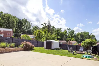 4470 Woodhill Dr, Munhall, PA 15120 - Photo 7