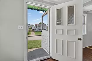 556 Thompson Ave, Clairton, PA 15025 - Photo 3