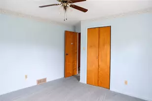 1092 Williams Dr, Washington Township, PA 15012 - Photo 11