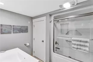 930 Crestview Dr, Ellwood City, PA 16117 - Photo 21