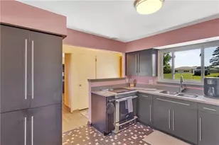 930 Crestview Dr, Ellwood City, PA 16117 - Photo 7