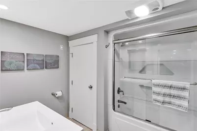 930 Crestview Dr, Ellwood City, PA 16117 - Photo 23
