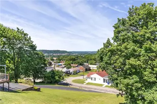 930 Crestview Dr, Ellwood City, PA 16117 - Photo 31