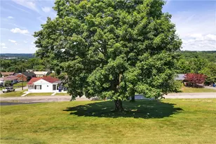 930 Crestview Dr, Ellwood City, PA 16117 - Photo 37