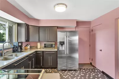 930 Crestview Dr, Ellwood City, PA 16117 - Photo 5