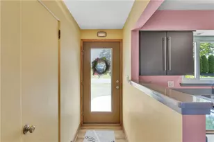 930 Crestview Dr, Ellwood City, PA 16117 - Photo 17