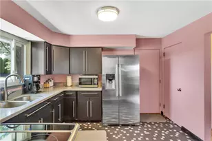930 Crestview Dr, Ellwood City, PA 16117 - Photo 5