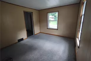 516 Division Ave, Ellwood City, PA 16117 - Photo 3