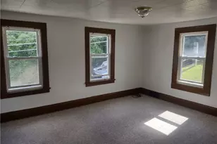 516 Division Ave, Ellwood City, PA 16117 - Photo 13