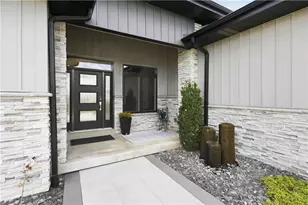 2079 Totteridge Dr, Salem Township, PA 15601 - Photo 3