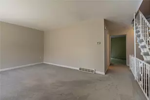 221 Woodbridge Ct, Ross Twp, PA 15237 - Photo 9