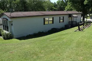 200 Forest Dr, Cranberry Township, PA 16066 - Photo 3