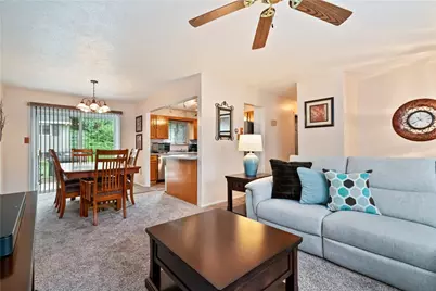 204 Manor Dr, Pittsburgh, PA 15236 - Photo 5