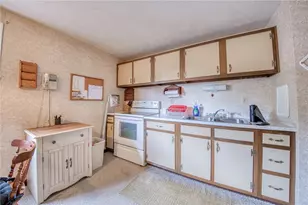 464 Tivoli Rd, Pittsburgh, PA 15239 - Photo 9