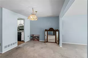 128 Arrowood Dr, Cranberry Township, PA 16066 - Photo 3