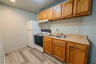 548 Hansen Ave, City of But SW, PA 16045 - Photo 3