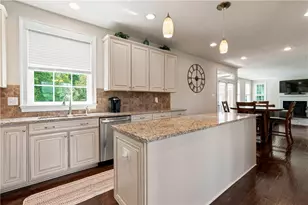 106 Victoria Ct, Robinson Twp, PA 15136 - Photo 7