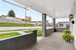 105 Center Ave, Mt Pleasant Boro, PA 15666 - Photo 5