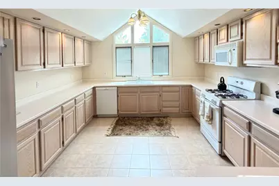 139 St Thomas Dr, Patterson Township, PA 15010 - Photo 3