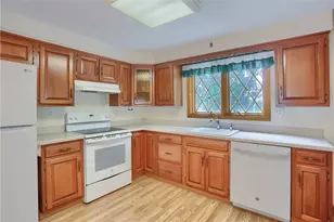 228 Parkedge Rd, Green Tree, PA 15220 - Photo 3