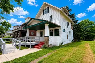 688 S Oakland Ave, Sharon, PA 16146 - Photo 1