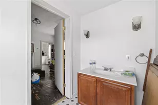304 Division St, West Mifflin, PA 15122 - Photo 7