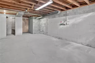 385 Maplewood Dr, Pittsburgh, PA 15243 - Photo 25