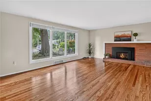 385 Maplewood Dr, Pittsburgh, PA 15243 - Photo 3