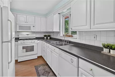 385 Maplewood Drive, Pittsburgh, PA 15243 - Photo 7