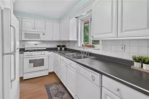 385 Maplewood Dr, Pittsburgh, PA 15243 - Photo 7