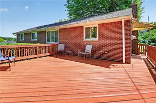385 Maplewood Dr, Pittsburgh, PA 15243 - Photo 11