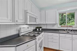 385 Maplewood Dr, Pittsburgh, PA 15243 - Photo 9