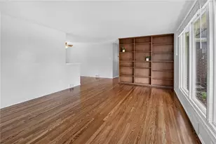 385 Maplewood Dr, Pittsburgh, PA 15243 - Photo 5
