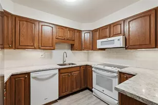 1500 Cochran Rd, Scott Township, PA 15243 - Photo 15