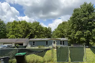1370 Hoffman Ln, Hermitage, PA 16148 - Photo 1