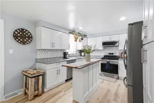 645 Carnival Dr, Pittsburgh, PA 15239 - Photo 17
