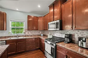 370 Greene Dr, Jefferson Hills, PA 15025 - Photo 3