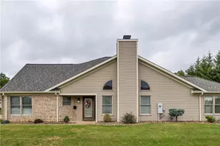 1903 Hunt Club Dr, Hempfield Township, PA 15601 - Photo 3
