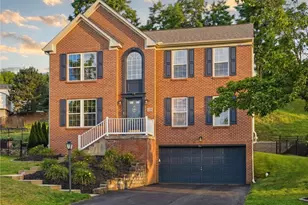 224 Beagle Dr, Moon/Crescent Twp, PA 15108 - Photo 3