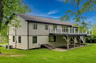 125 Wilma Dr, Washington Township, PA 15613 - Photo 3