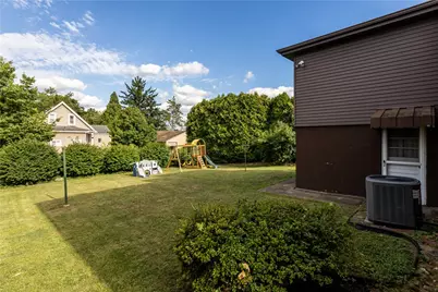 412 Phillips Ave, Stowe Township, PA 15136 - Photo 27
