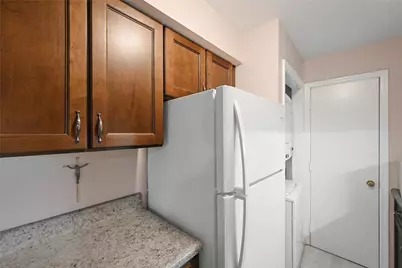 940 Margarite Dr #K, Scott Township, PA 15216 - Photo 11