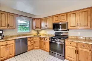 308 Holiday Dr, Ross Twp, PA 15237 - Photo 17