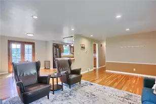 308 Holiday Dr, Ross Twp, PA 15237 - Photo 11